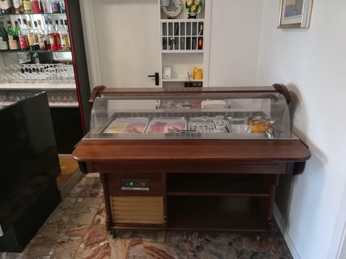 Albergo Elena Garni カオルレ エクステリア 写真
