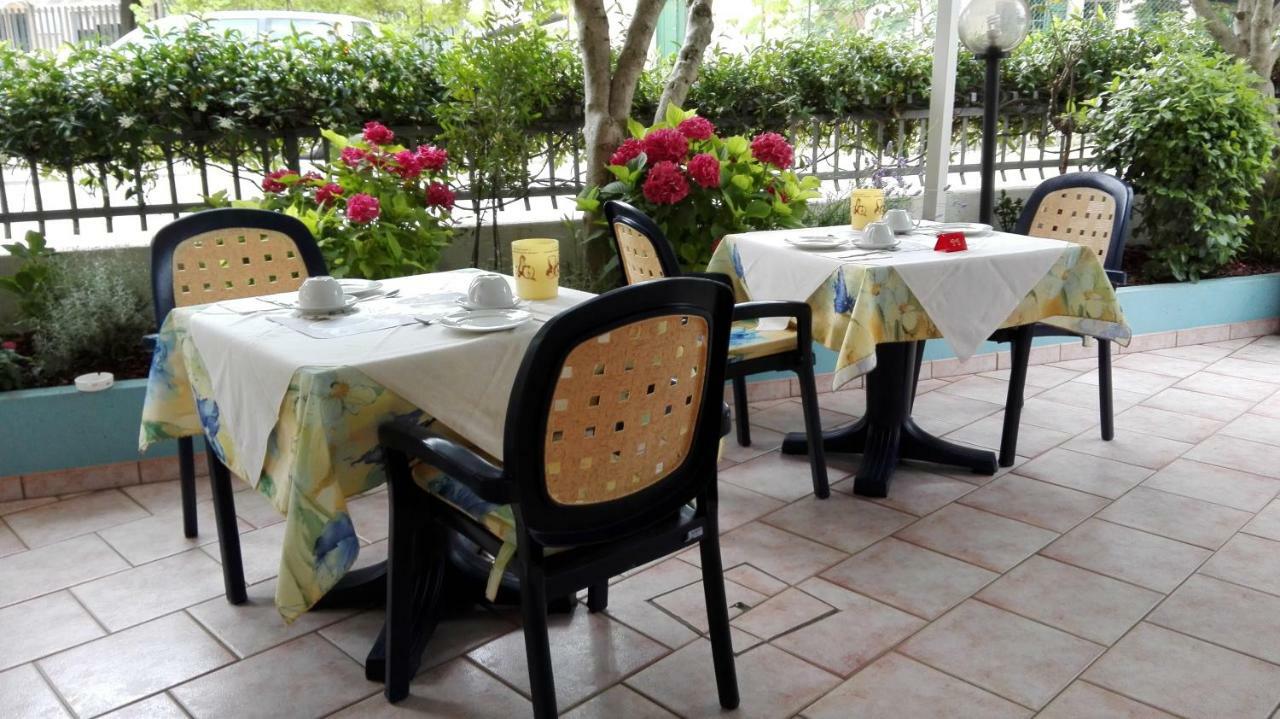 Albergo Elena Garni カオルレ エクステリア 写真